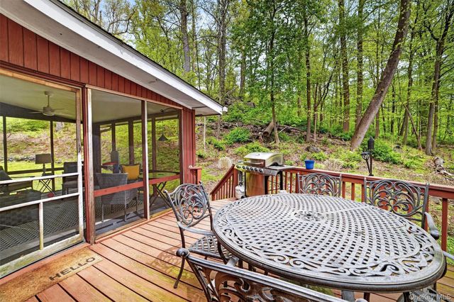 20 John Cava Lane, Cortlandt Manor, NY 10567