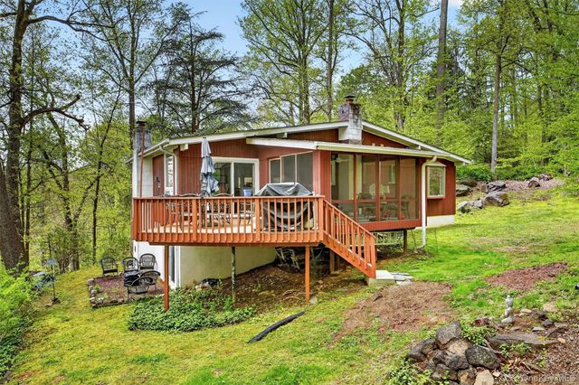 20 John Cava Lane, Cortlandt Manor, NY 10567