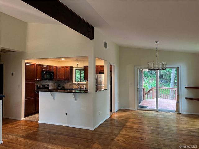 20 John Cava Lane, Cortlandt Manor, NY 10567