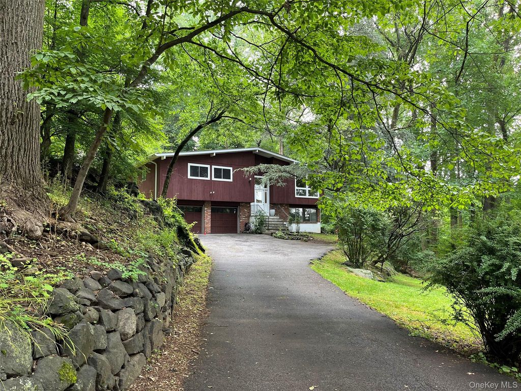 20 John Cava Lane, Cortlandt Manor, NY 10567