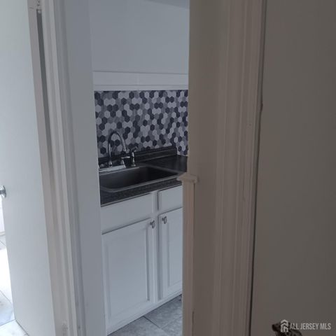 274 Main Street, Woodbridge Proper, NJ 07095