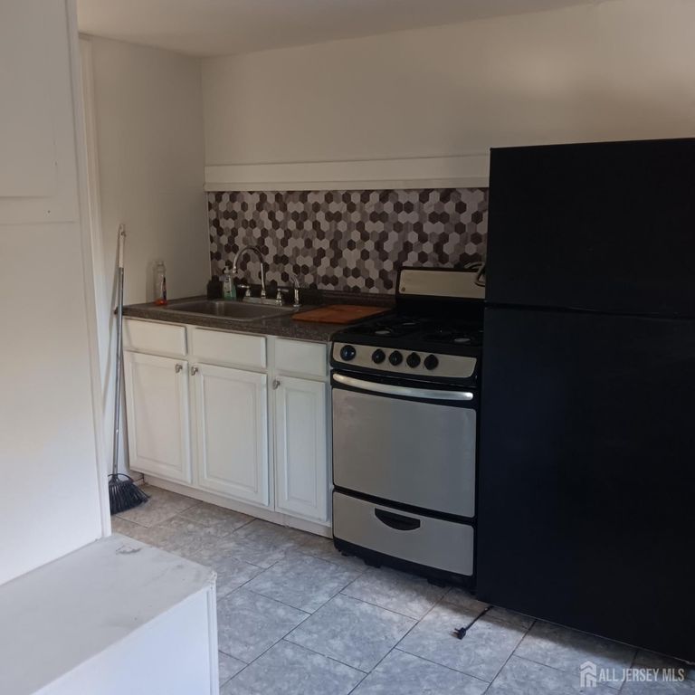 274 Main Street, Woodbridge Proper, NJ 07095