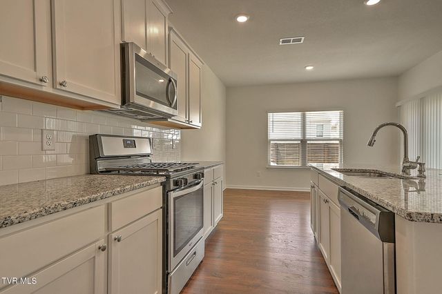 15 Garnet Court, Johnson City, TN 37604