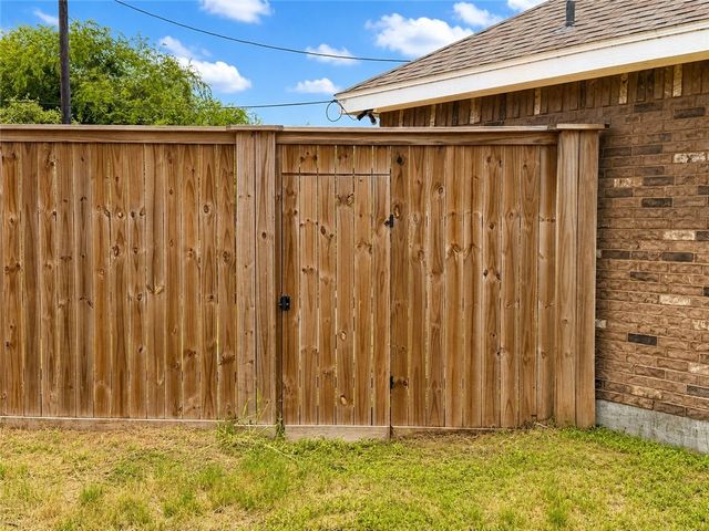4602 Sandy Ridge St, Corpus Christi, TX 78410