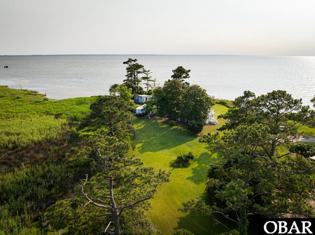 Image 2 of property listing at 1327 W Kitty Hawk Road, Kitty Hawk, NC 27949