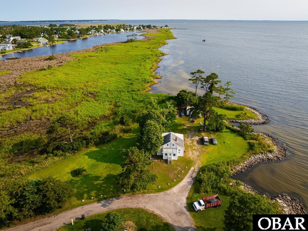 Image 13 of property listing at 1327 W Kitty Hawk Road, Kitty Hawk, NC 27949