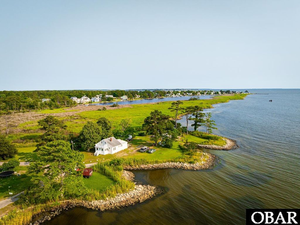 Image 16 of property listing at 1327 W Kitty Hawk Road, Kitty Hawk, NC 27949
