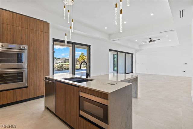 432 Burnt Store RD S, Cape Coral, FL 33991