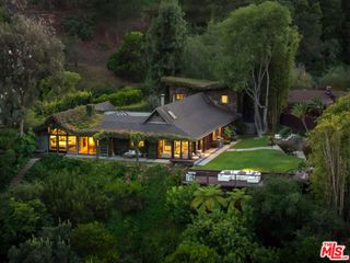 2220 Banyan Drive, Los Angeles, CA 90049