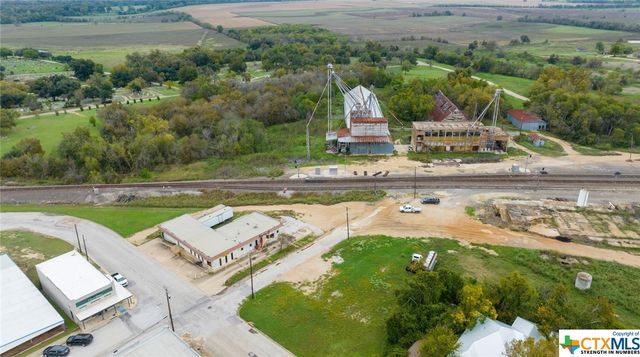 401 S Houston Avenue, Cameron, TX 76520