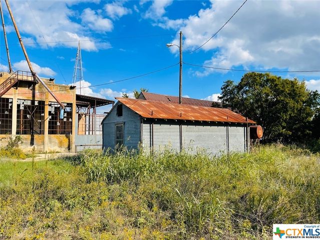 401 S Houston Avenue, Cameron, TX 76520
