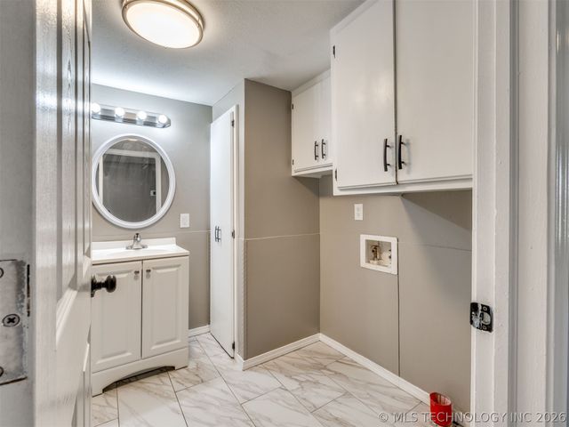 453 S 50th West Avenue, Tulsa, OK 74127