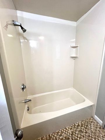 6 Holland Street 6R, Winchester, MA 01890