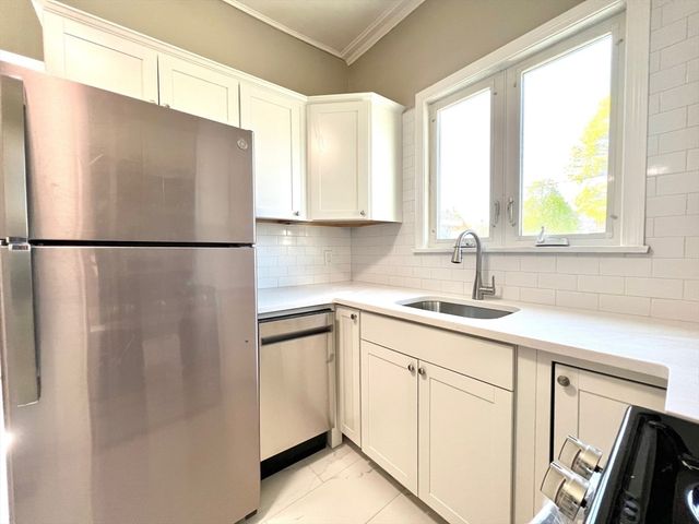 6 Holland Street 6R, Winchester, MA 01890