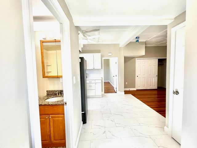 6 Holland Street 6R, Winchester, MA 01890