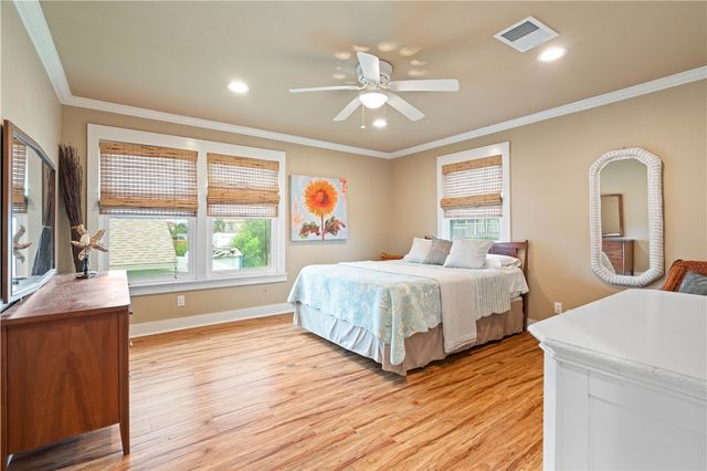 1419 S Magnolia, Rockport, TX 78382