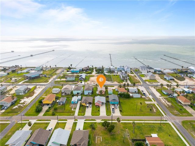 1419 S Magnolia, Rockport, TX 78382