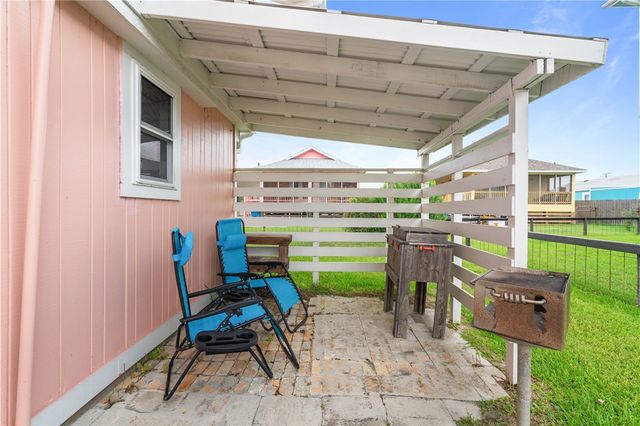 1419 S Magnolia, Rockport, TX 78382