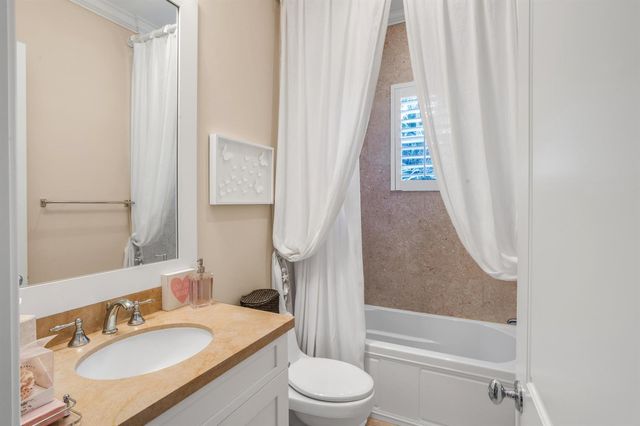 110 Sea Lane, Delray Beach, FL 33483