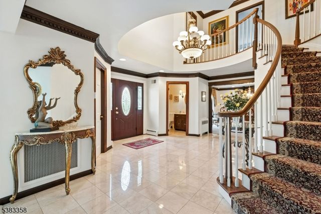 28 Battle Ridge Trl, Totowa Boro, NJ 07512