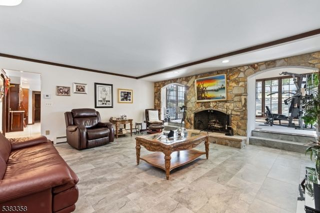 28 Battle Ridge Trl, Totowa Boro, NJ 07512