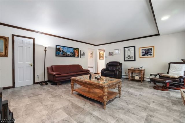 28 Battle Ridge Trl, Totowa Boro, NJ 07512