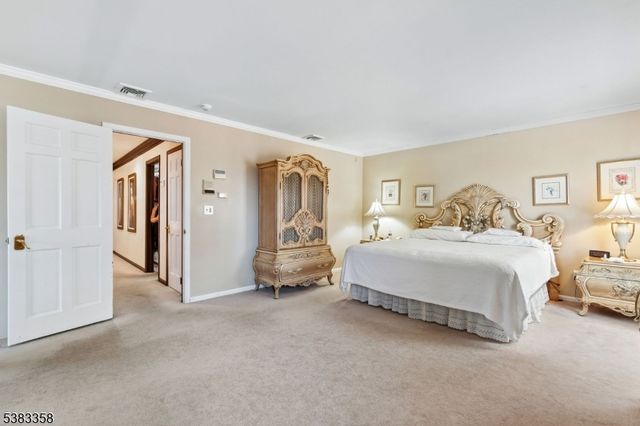 28 Battle Ridge Trl, Totowa Boro, NJ 07512