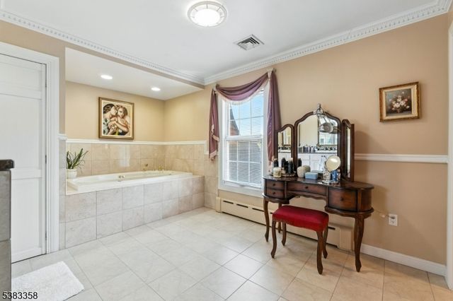 28 Battle Ridge Trl, Totowa Boro, NJ 07512