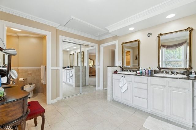 28 Battle Ridge Trl, Totowa Boro, NJ 07512