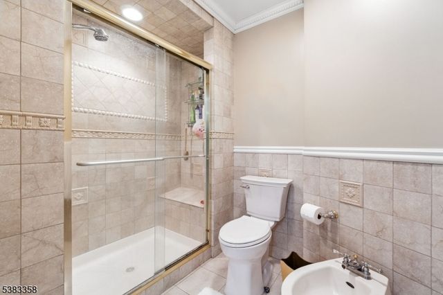 28 Battle Ridge Trl, Totowa Boro, NJ 07512