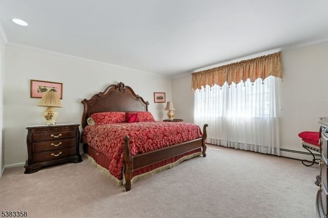 28 Battle Ridge Trl, Totowa Boro, NJ 07512