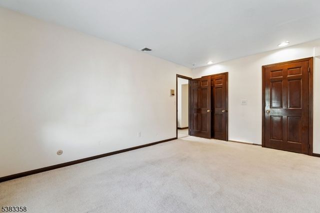 28 Battle Ridge Trl, Totowa Boro, NJ 07512