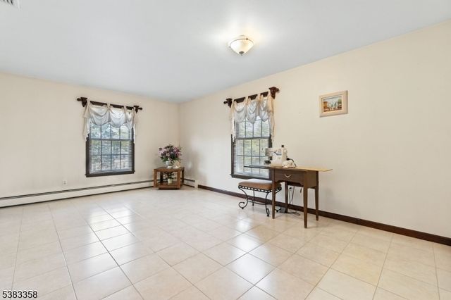 28 Battle Ridge Trl, Totowa Boro, NJ 07512