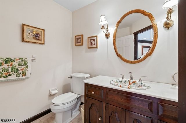 28 Battle Ridge Trl, Totowa Boro, NJ 07512