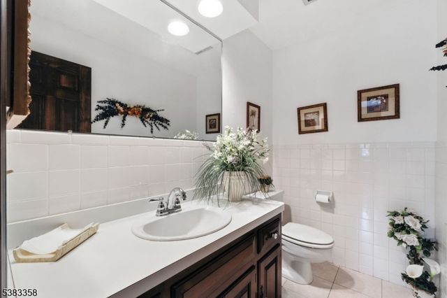 28 Battle Ridge Trl, Totowa Boro, NJ 07512