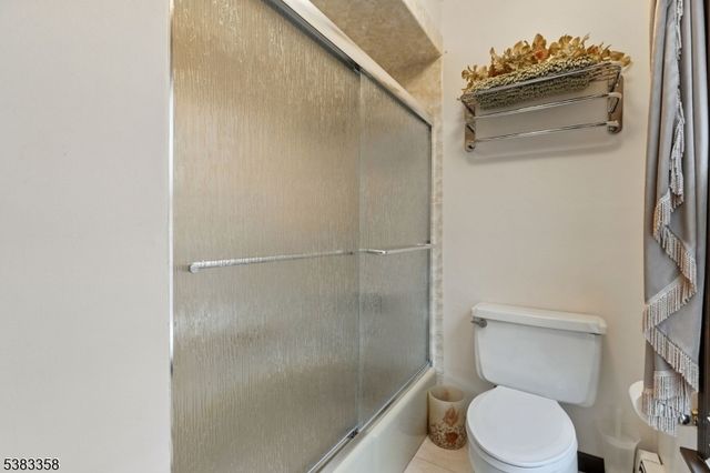 28 Battle Ridge Trl, Totowa Boro, NJ 07512