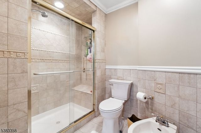 28 Battle Ridge Trl, Totowa Boro, NJ 07512