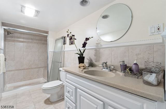 28 Battle Ridge Trl, Totowa Boro, NJ 07512