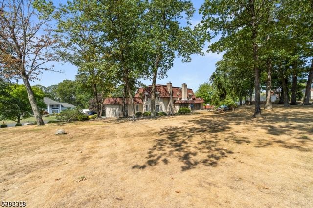 28 Battle Ridge Trl, Totowa Boro, NJ 07512