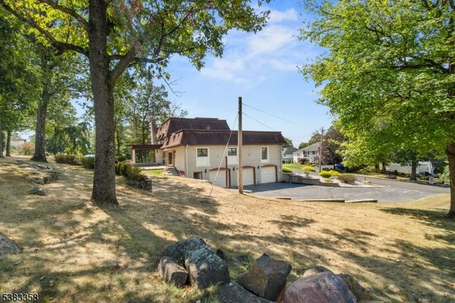 28 Battle Ridge Trl, Totowa Boro, NJ 07512