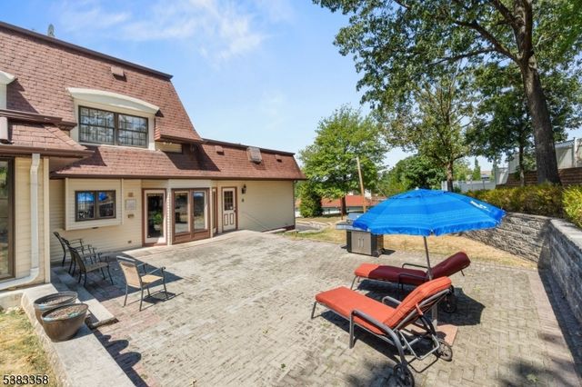 28 Battle Ridge Trl, Totowa Boro, NJ 07512