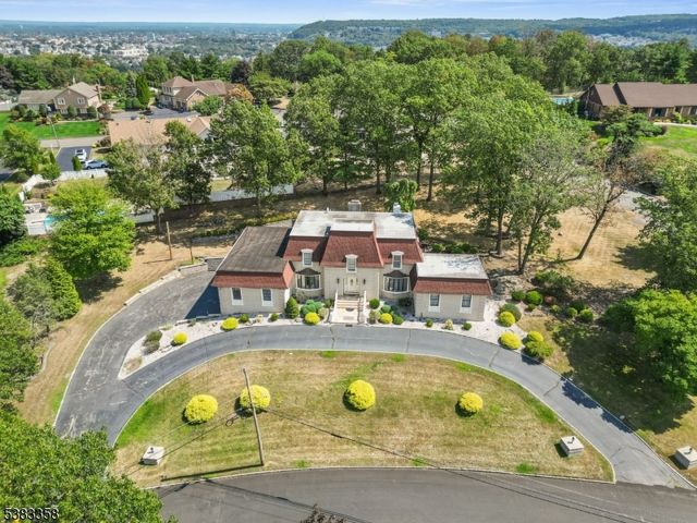 28 Battle Ridge Trl, Totowa Boro, NJ 07512