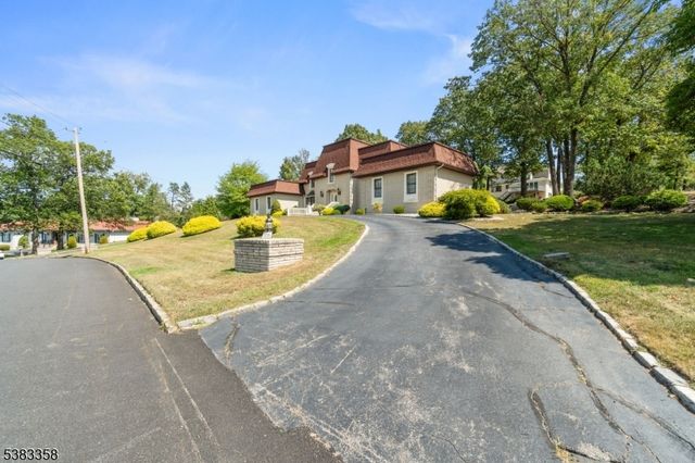 28 Battle Ridge Trl, Totowa Boro, NJ 07512