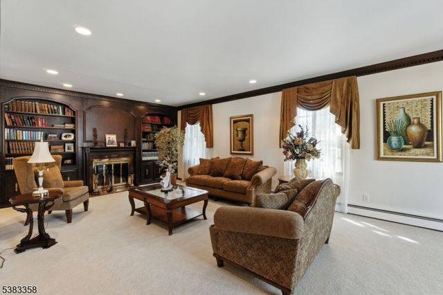 28 Battle Ridge Trl, Totowa Boro, NJ 07512