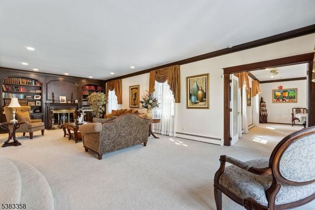 28 Battle Ridge Trl, Totowa Boro, NJ 07512