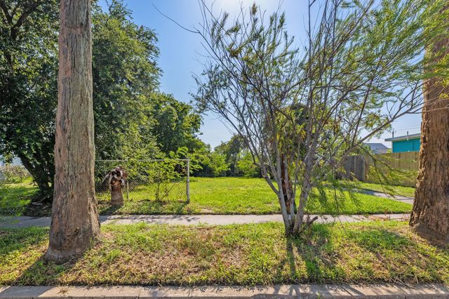 1513 35th Street, Galveston, TX 77550