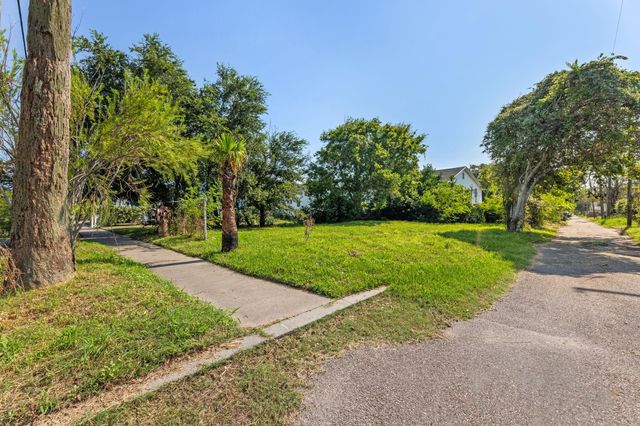 1513 35th Street, Galveston, TX 77550