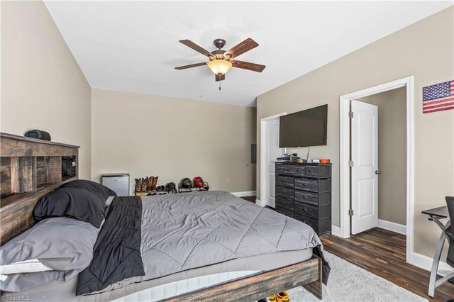 2431 Eagle Creek Court 203, Winston-salem, NC 27103