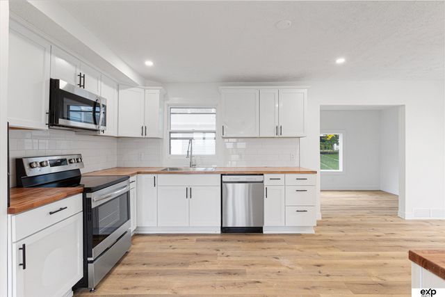 2521 S 43rd Street, Omaha, NE 68105