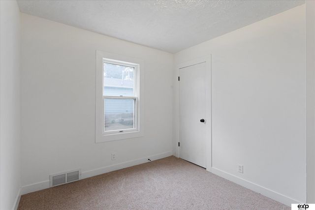 2521 S 43rd Street, Omaha, NE 68105